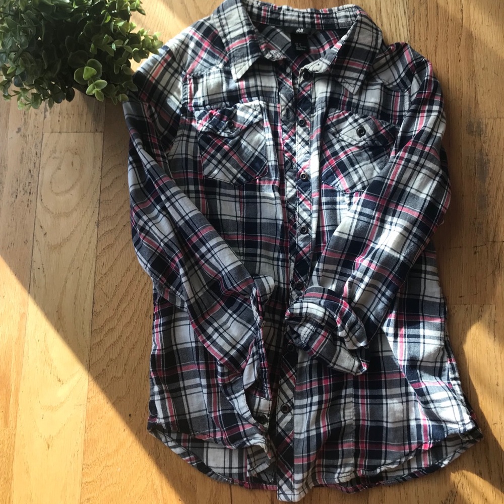 H&M navy/pink plaid top SMALL